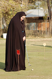 woman playing golf